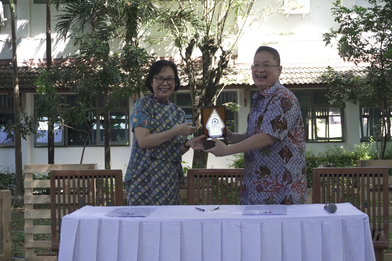 Managing Director of Java Books Indonesia